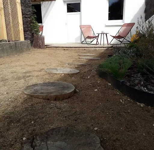 Les Pieds Dans L' Eau *