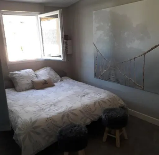 Les Pieds Dans L' Eau *