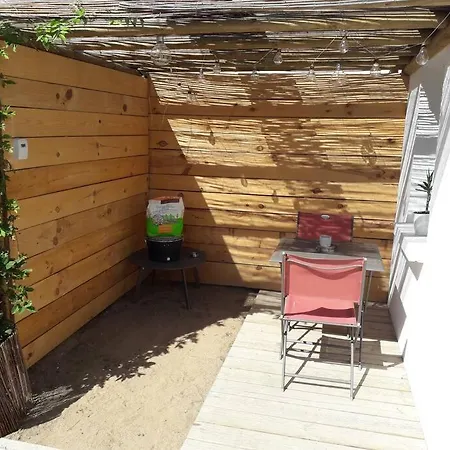 Les Pieds Dans L' Eau *