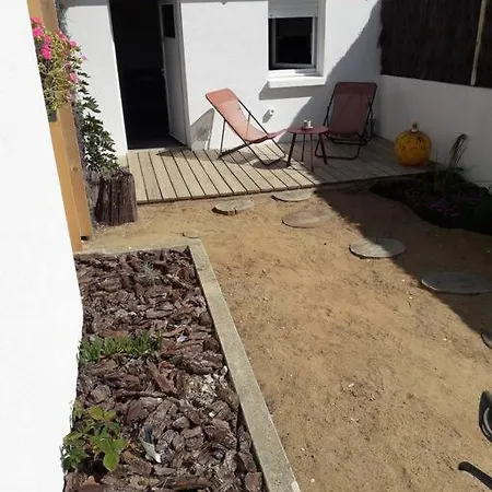 Les Pieds Dans L' Eau *